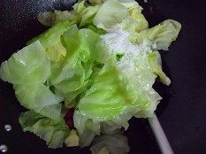 Steps for Making Sweet and Sour Chinese Cabbage