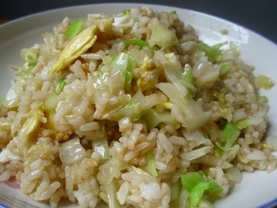 Steps for Making Cabbage and Egg Fried Rice