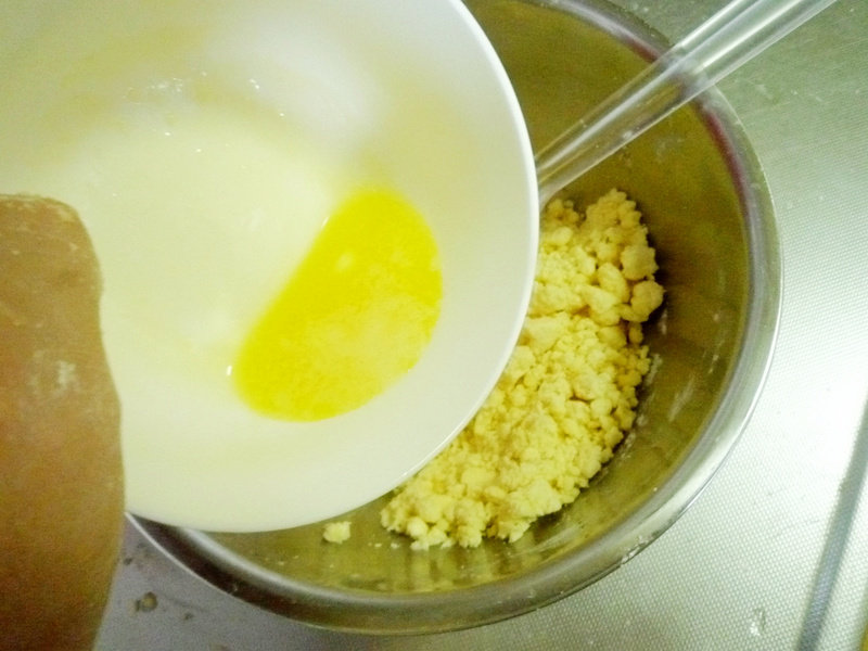 Steps for Making Honey Egg Milk Steamed Buns