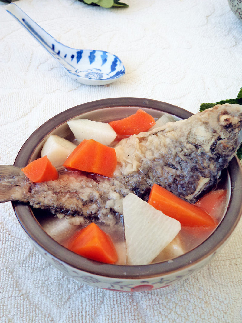 Steps for Cooking Carrot and Yam Crucian Carp Soup