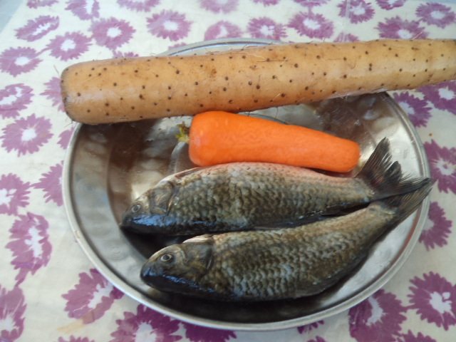 Steps for Cooking Carrot and Yam Crucian Carp Soup