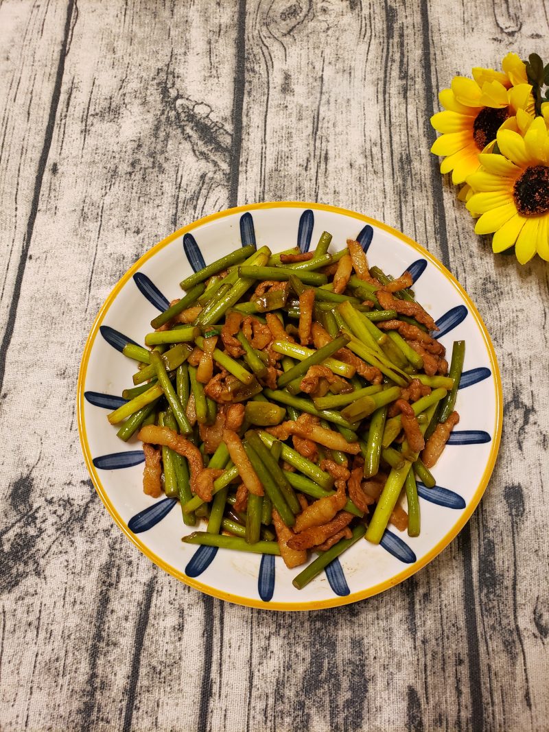 Delicious Garlic Shoots Stir-Fried Pork