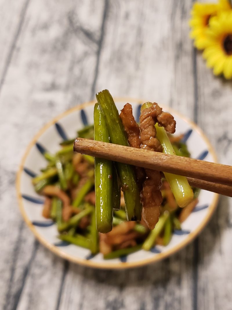 Steps for Cooking Delicious Garlic Shoots Stir-Fried Pork