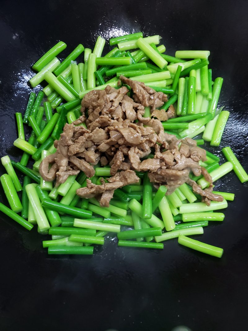 Steps for Cooking Delicious Garlic Shoots Stir-Fried Pork