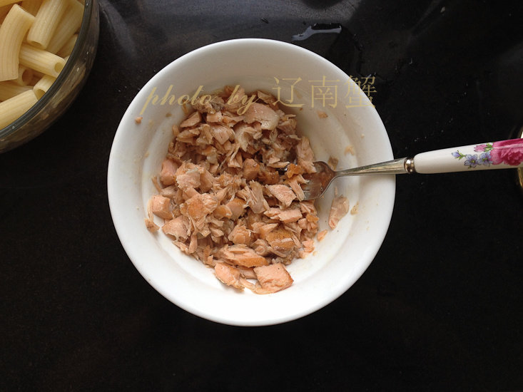 Steps for Making Salmon Cheese Pasta