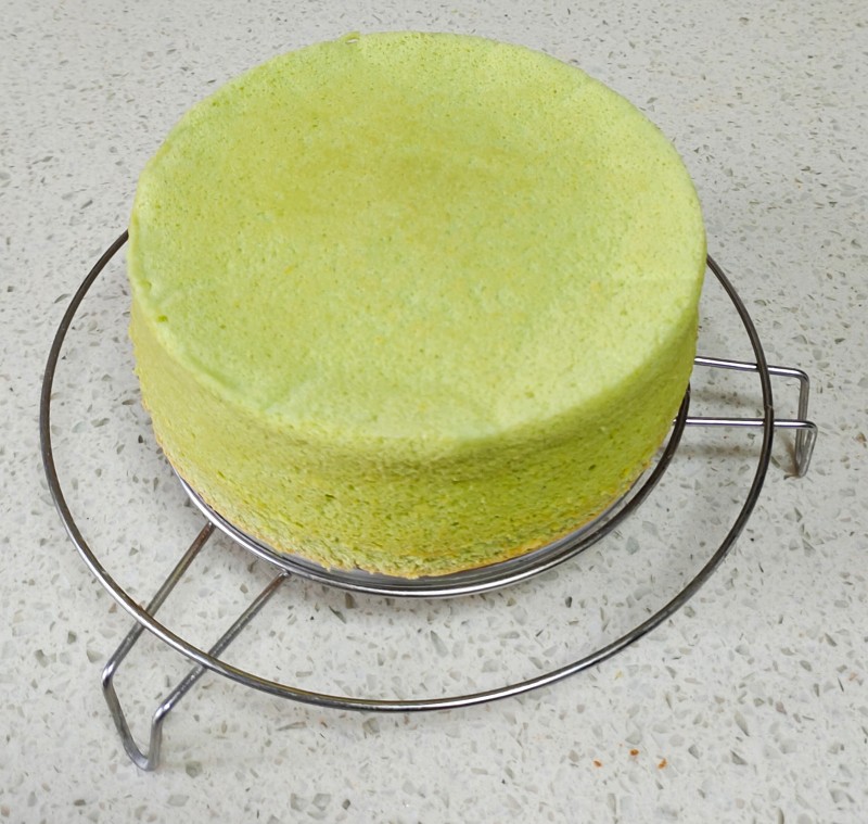 Steps for Making 6-inch Matcha Sponge Cake