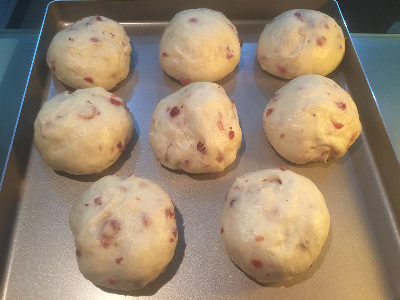 Step-by-Step Instructions for Cranberry Cheesecake Bread Rolls