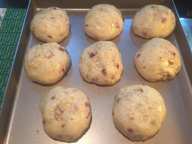 Step-by-Step Instructions for Cranberry Cheesecake Bread Rolls