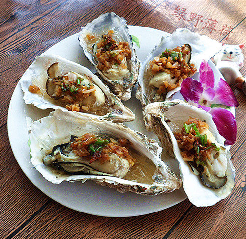 Steamed Oysters with Garlic Vermicelli