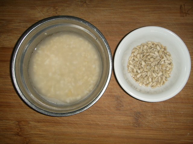 Steps for Making Oat and Sunflower Seed Steamed Buns