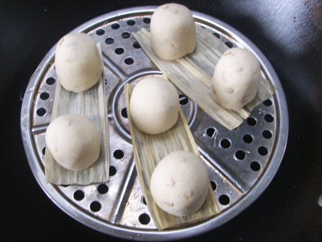 Steps for Making Oat and Sunflower Seed Steamed Buns