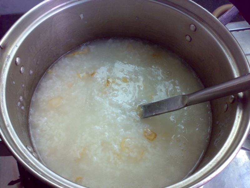 Steps for Cooking Pinzhenke Rice and American Ginseng Porridge