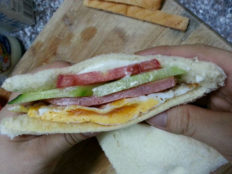 Steps for making homemade sandwich