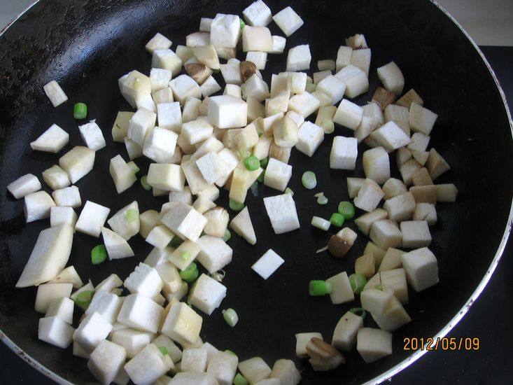 Detailed Steps for Stir-fried Oyster Mushroom with Mixed Vegetables