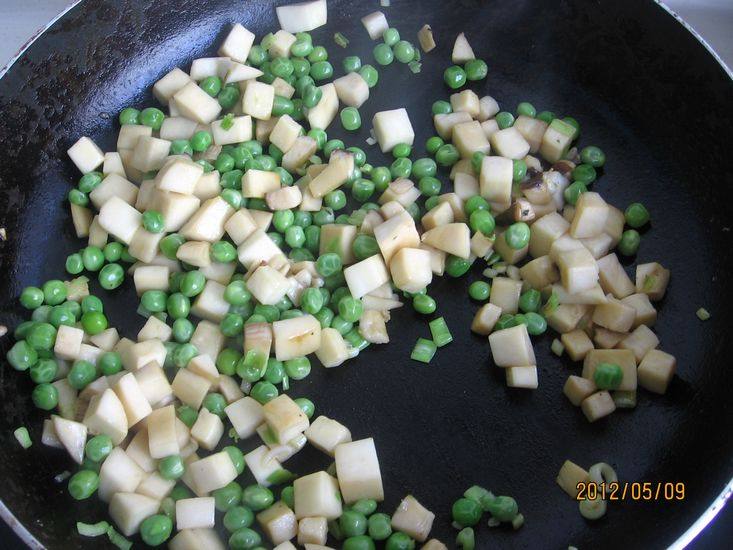 Detailed Steps for Stir-fried Oyster Mushroom with Mixed Vegetables