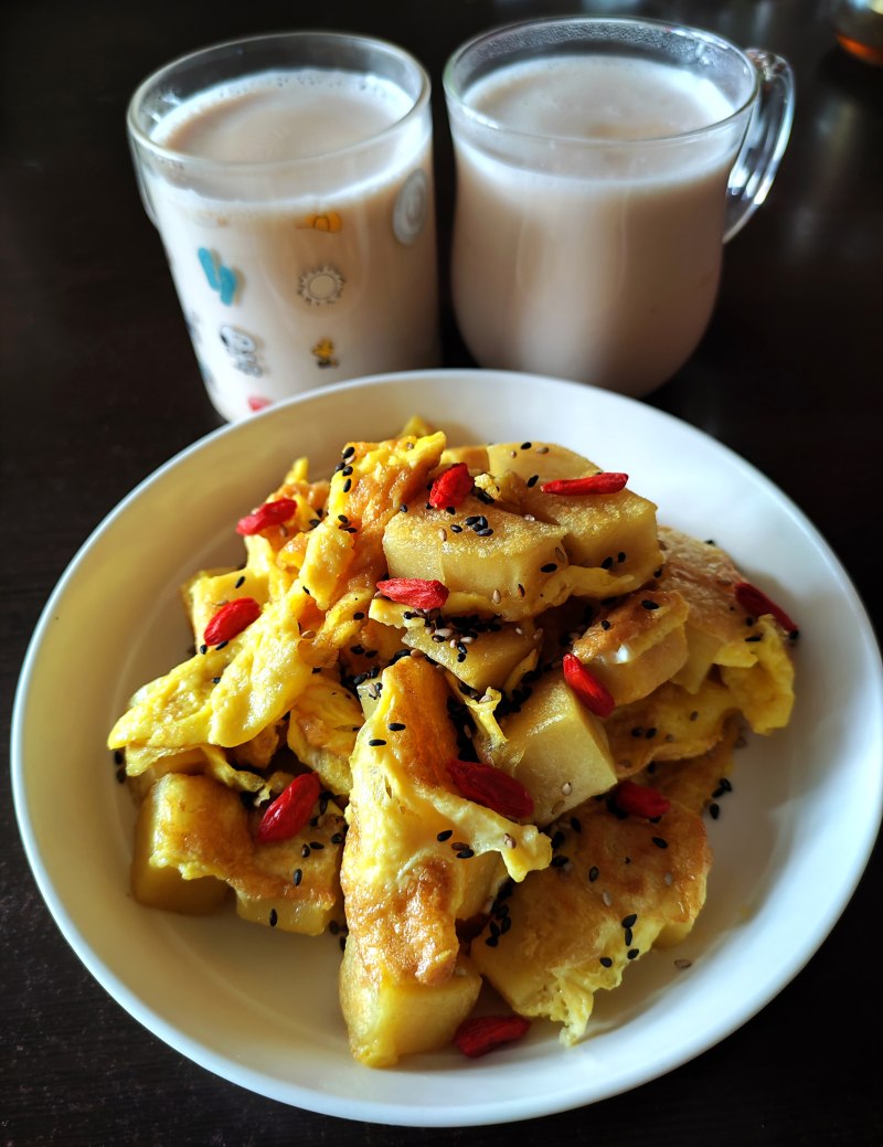 Steps for Making Yellow Rice Cake with Fried Egg