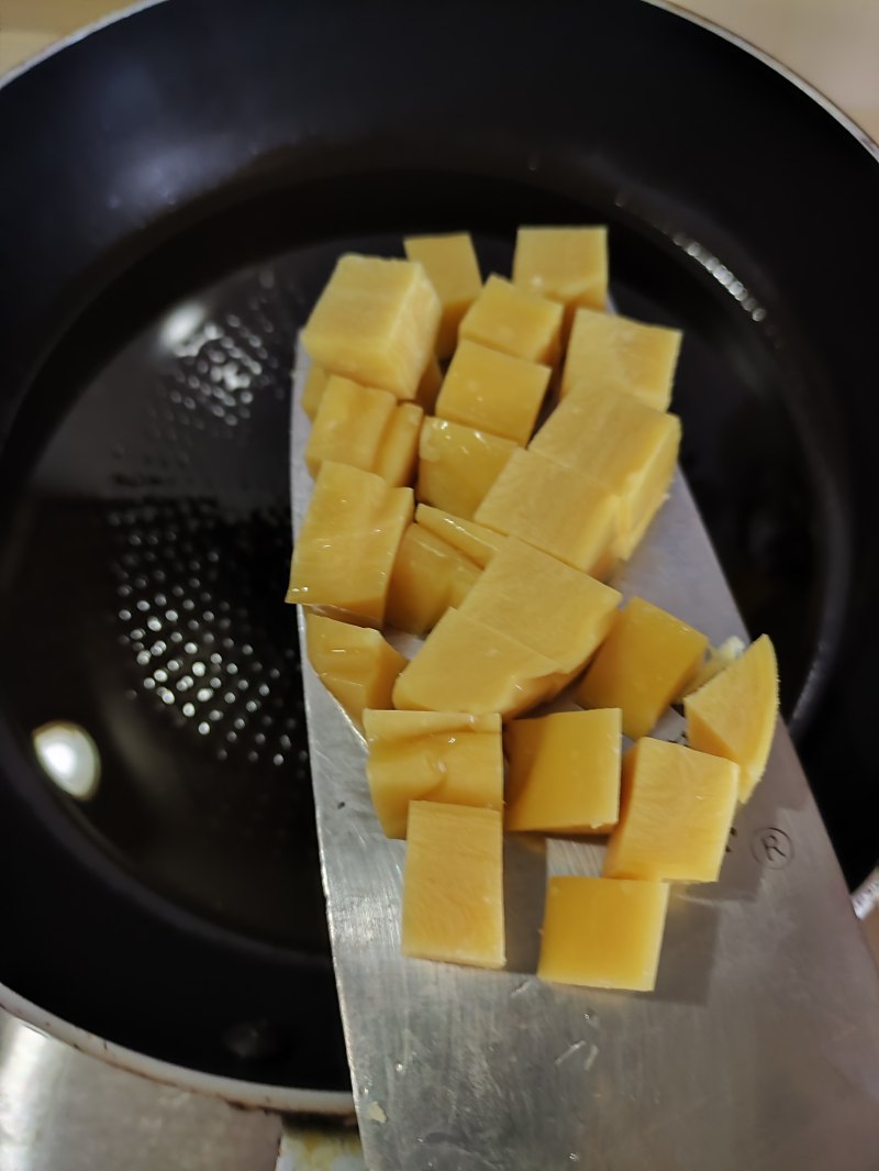 Steps for Making Yellow Rice Cake with Fried Egg