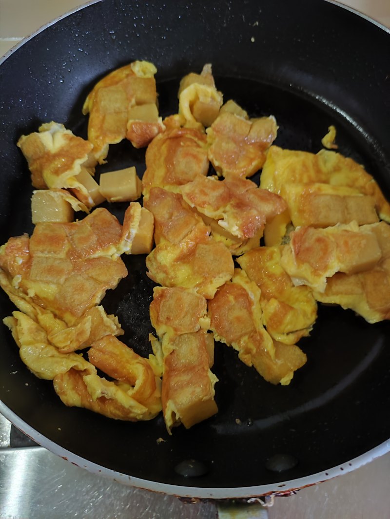 Steps for Making Yellow Rice Cake with Fried Egg