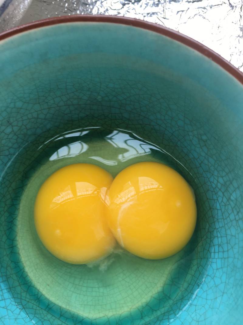 Step-by-Step Process of Making Milk and Starfruit Steamed Egg