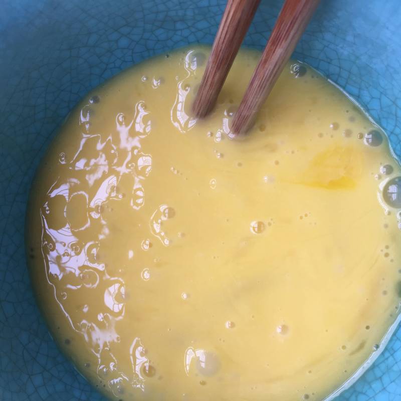 Step-by-Step Process of Making Milk and Starfruit Steamed Egg