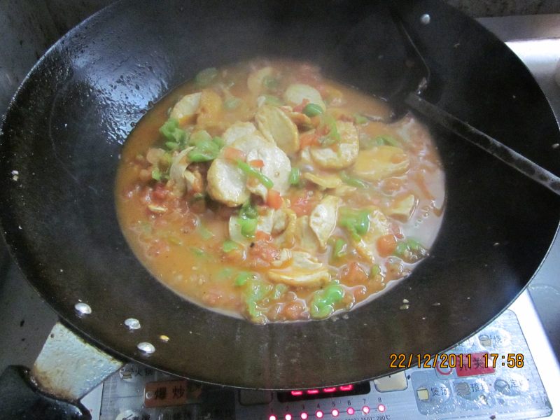 Steps for Cooking Tomato and Chili Braised Tofu