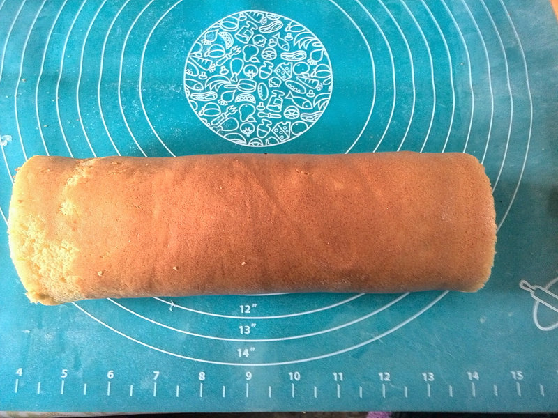 Steps to Make Strawberry Cake Roll