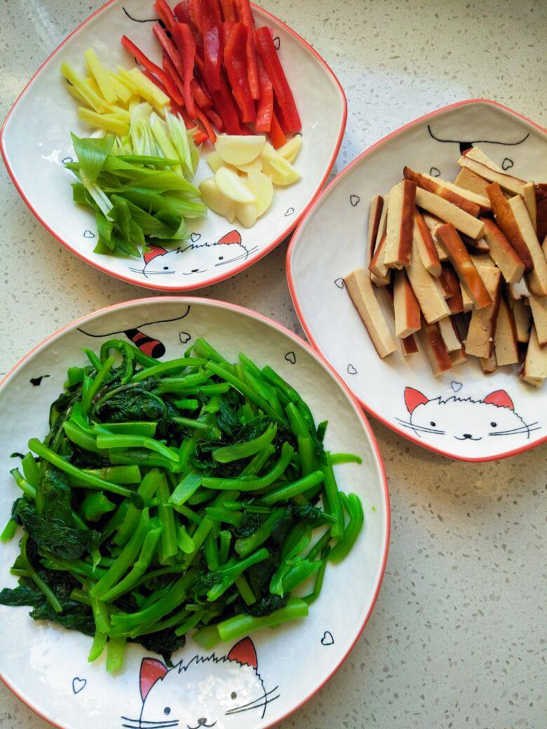 Steps for Cooking Sautéed Vegetarian Sausage with Mustard Greens