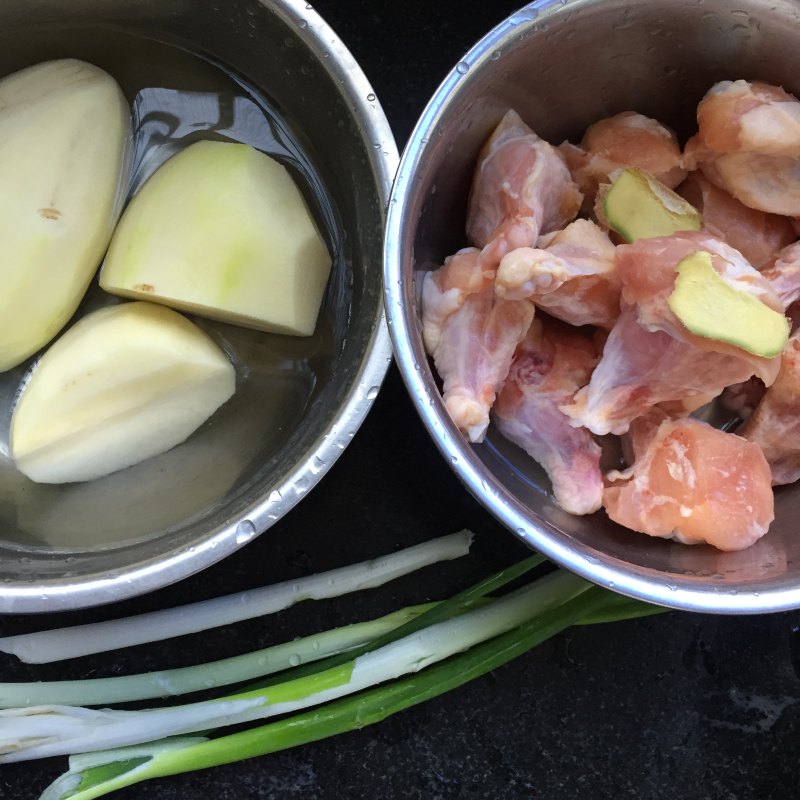 Steps for Cooking Chicken Wing Tips Stewed with Potatoes