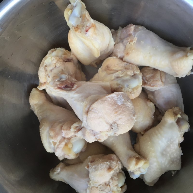 Steps for Cooking Chicken Wing Tips Stewed with Potatoes