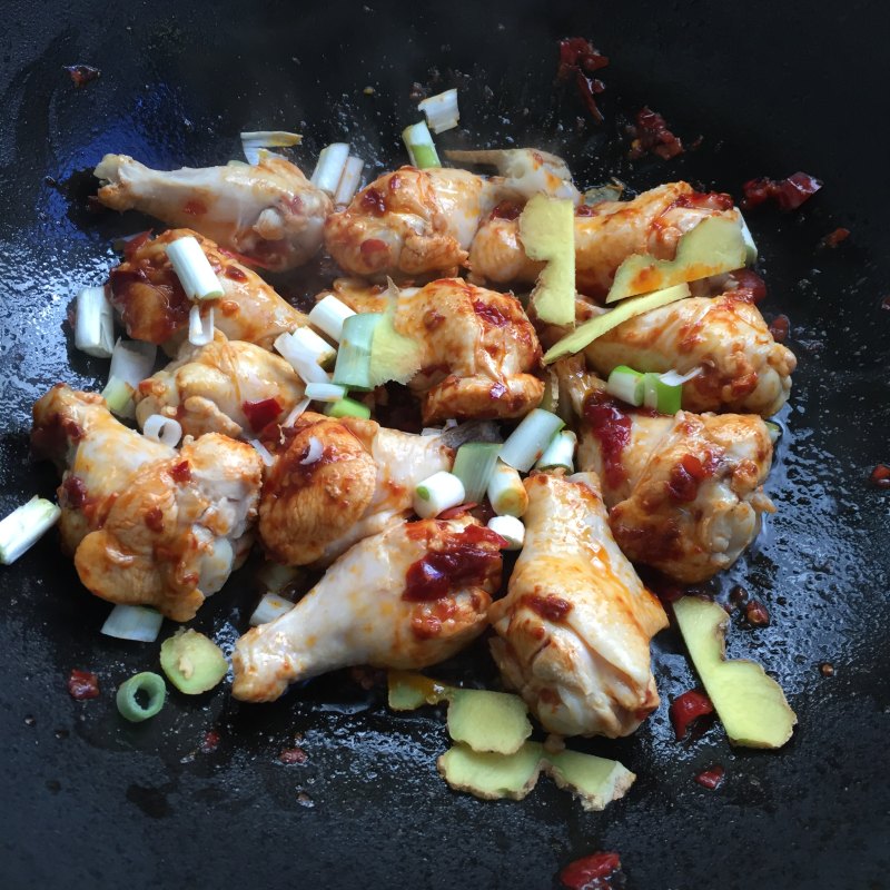 Steps for Cooking Chicken Wing Tips Stewed with Potatoes