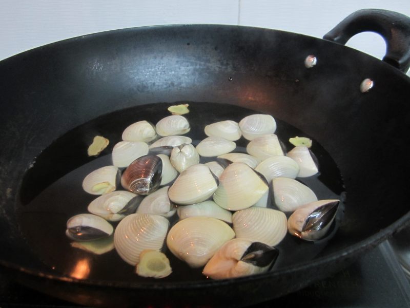 Steps for Making Boiled White Clams