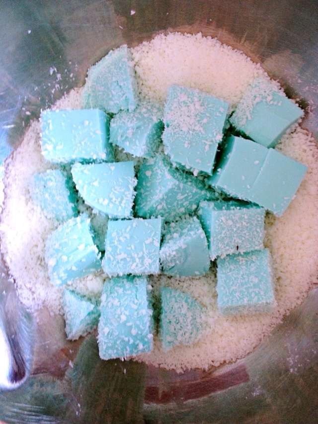 Steps to Make Snowflake Cake