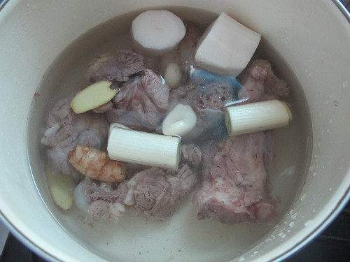 Steps for Making Family Version Pork Bone Broth