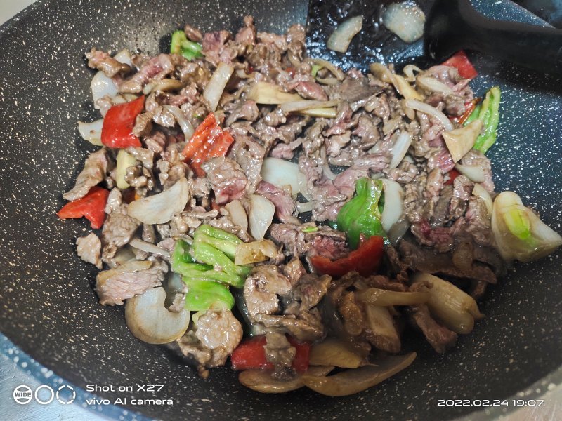 Steps for Stir-fried Beef with Red Pepper and Onion