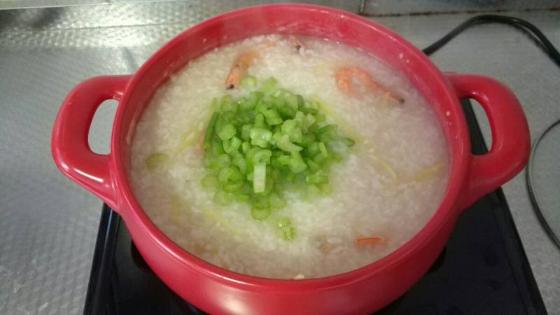 Steps for Making Fresh Shrimp and White Rice Porridge Chaozhou Clay Pot Porridge