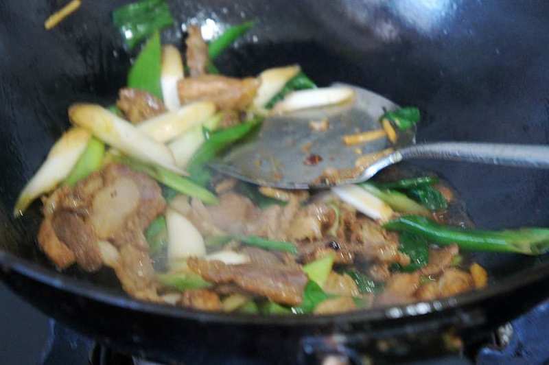 Steps for Stir-fried Pork with Scallions