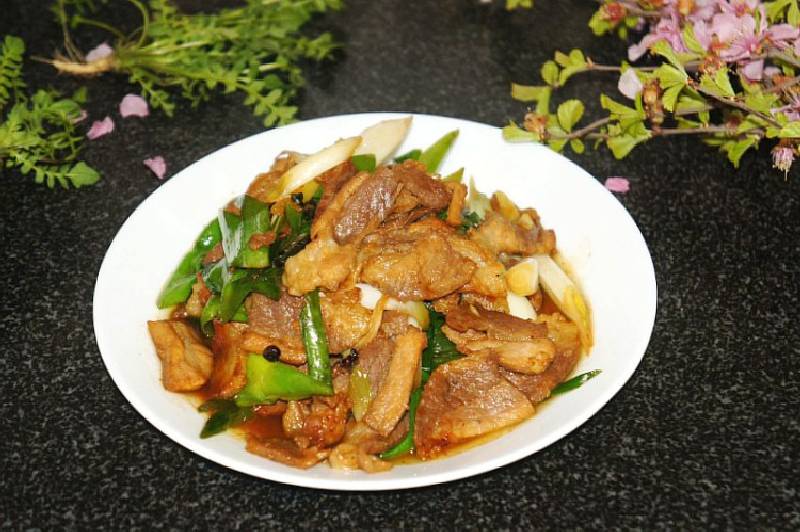 Steps for Stir-fried Pork with Scallions