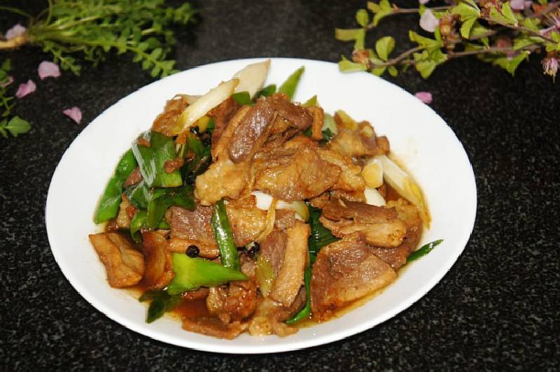 Stir-fried Pork with Scallions