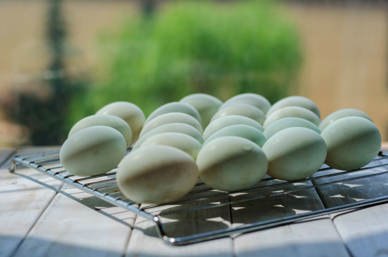 Steps for Making Five-Spice Salted Duck Eggs