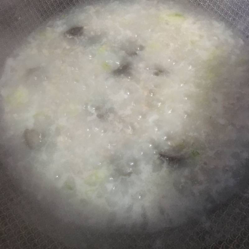 Steps for cooking Minced Meat, Sea Cucumber and Lettuce Porridge