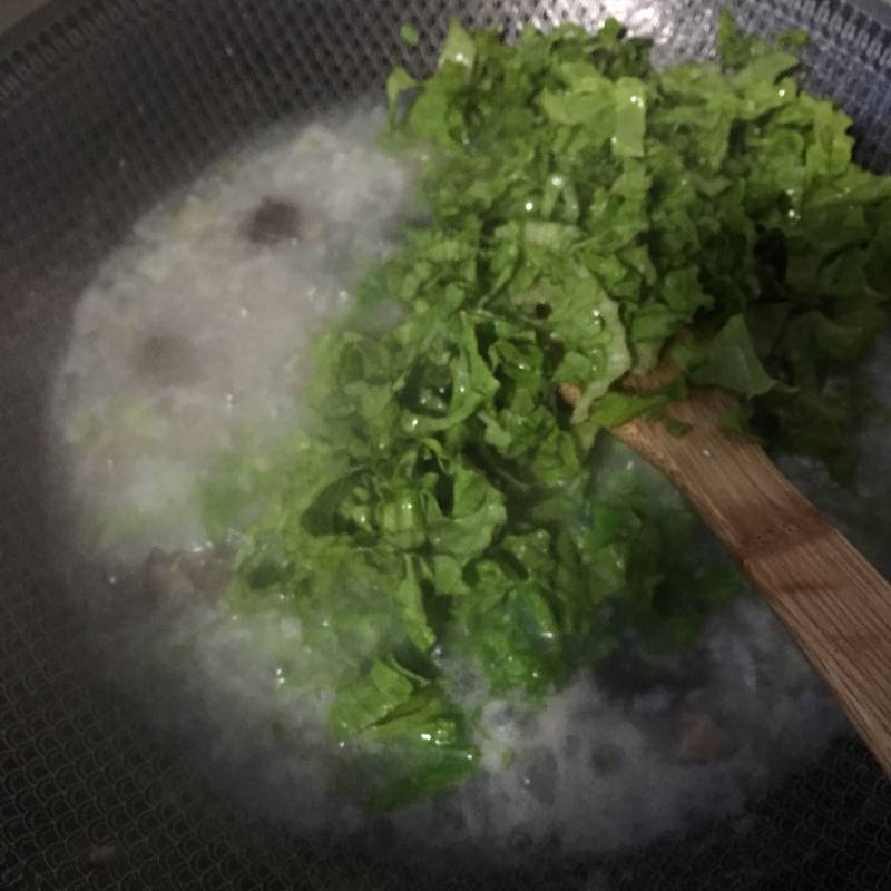 Steps for cooking Minced Meat, Sea Cucumber and Lettuce Porridge