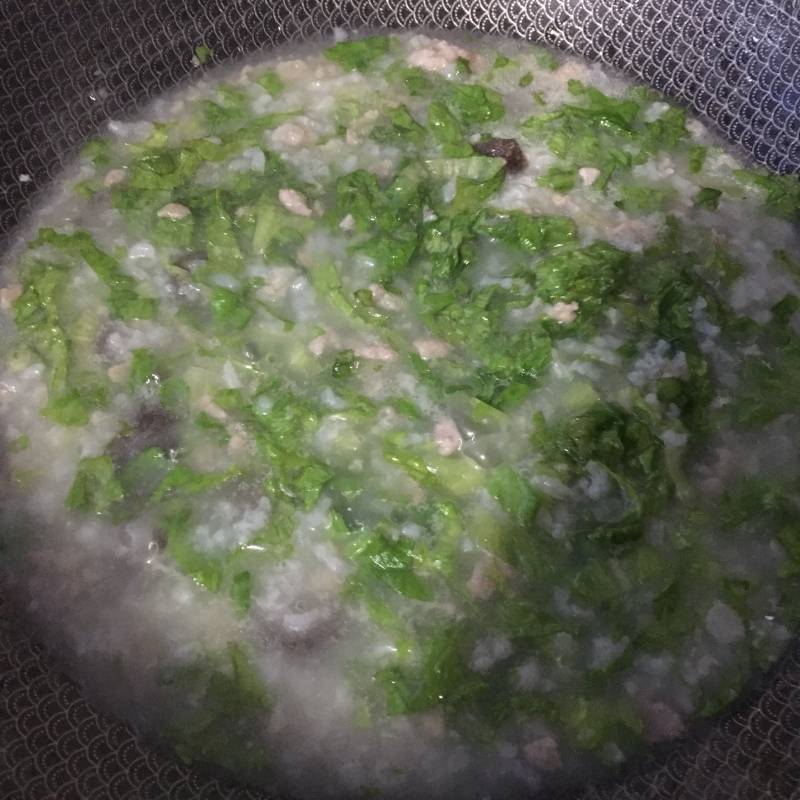 Steps for cooking Minced Meat, Sea Cucumber and Lettuce Porridge