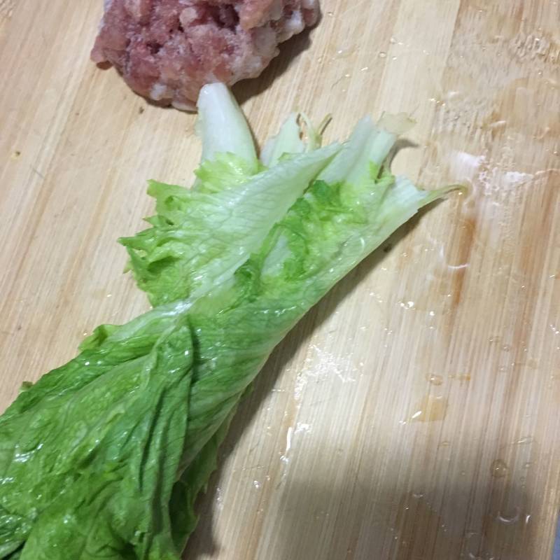 Steps for cooking Minced Meat, Sea Cucumber and Lettuce Porridge