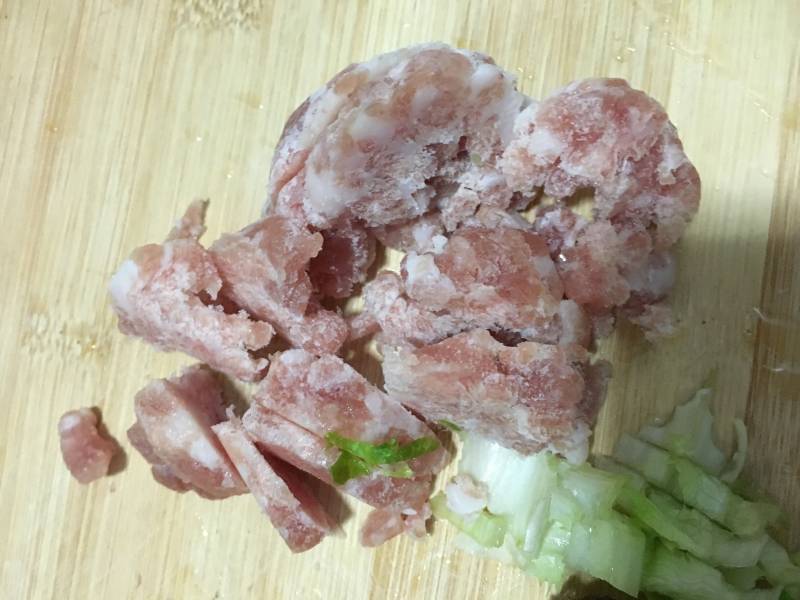 Steps for cooking Minced Meat, Sea Cucumber and Lettuce Porridge