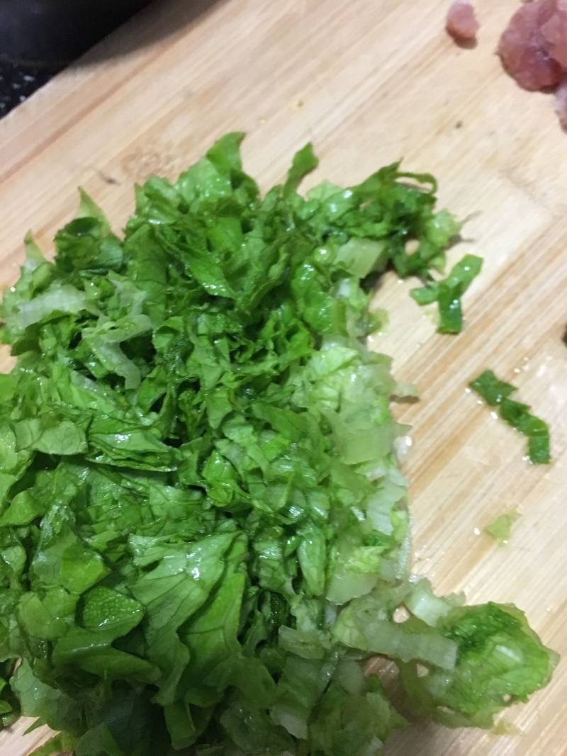 Steps for cooking Minced Meat, Sea Cucumber and Lettuce Porridge