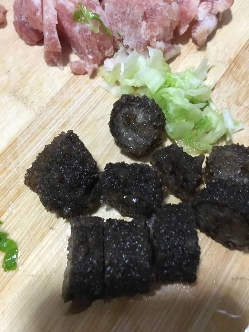 Steps for cooking Minced Meat, Sea Cucumber and Lettuce Porridge