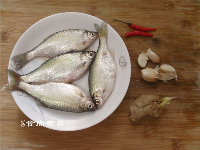 Steps for Making Spicy Wild Small Fish