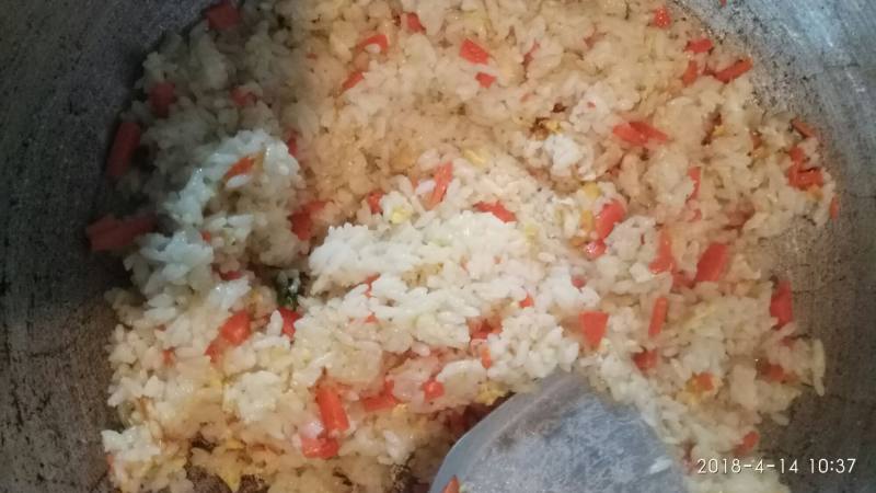 Steps for Making Colorful Egg Fried Rice