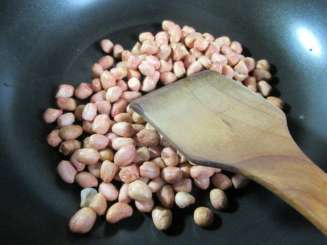 Steps for Making Salted Peanuts