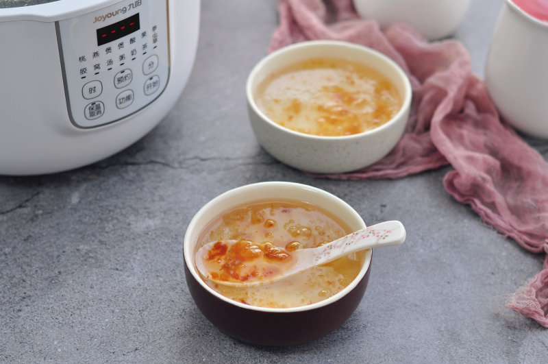 Peach Resin and Bird's Nest Sweet Soup